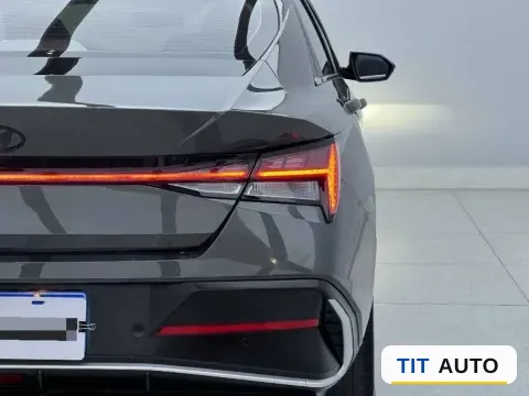 2023 Hyundai Elantra 2