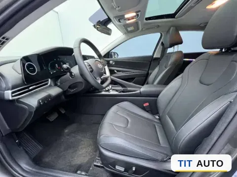 2023 Hyundai Elantra 3