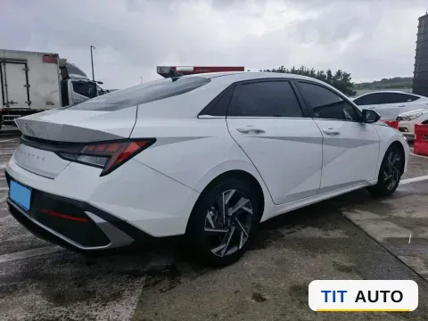 2023 Hyundai Elantra 3