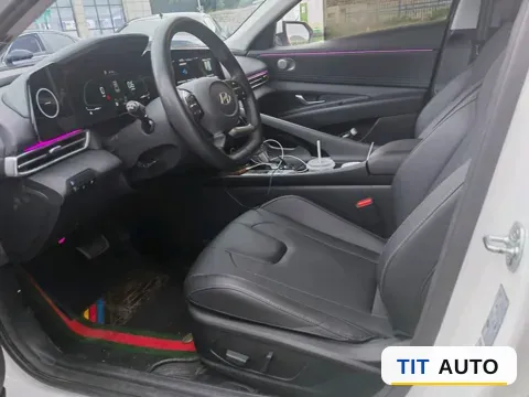 2023 Hyundai Elantra 5