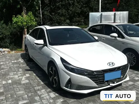 2022 Hyundai Elantra 2