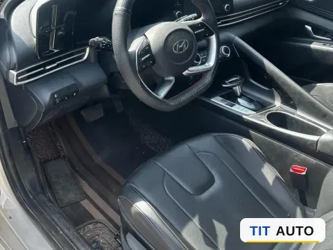 2022 Hyundai Elantra 4