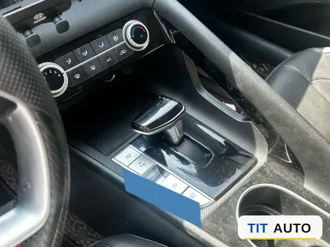 2022 Hyundai Elantra 5