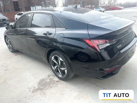 2023 Hyundai Elantra 5