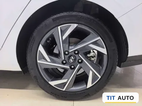 2023 Hyundai Elantra 13