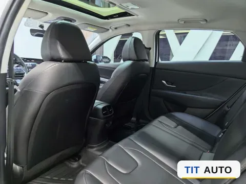 2023 Hyundai Elantra 17