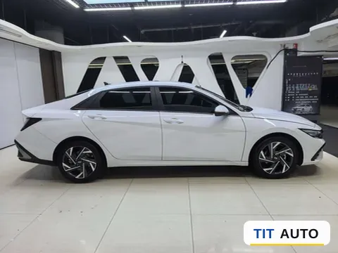 2023 Hyundai Elantra 5