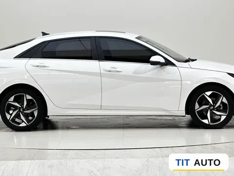 2022 Hyundai Elantra 2