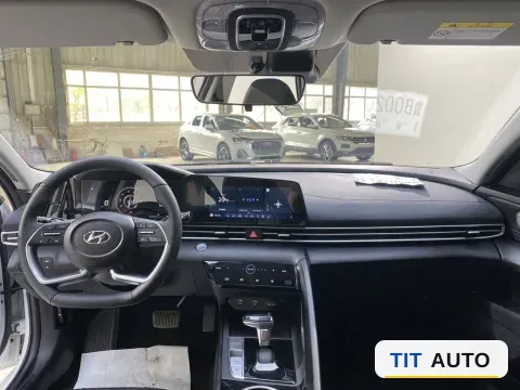 2022 Hyundai Elantra 4