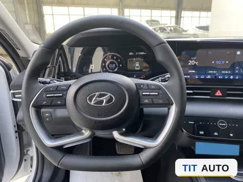 2022 Hyundai Elantra 5