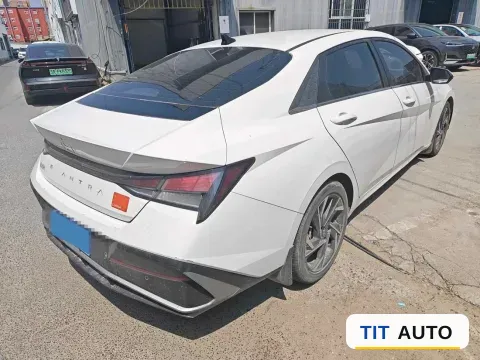 2023 Hyundai Elantra 5