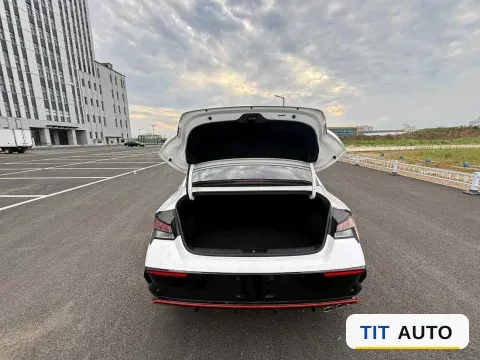 2023 Hyundai Elantra 2