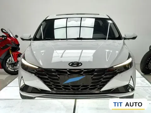 2022 Hyundai Elantra 2