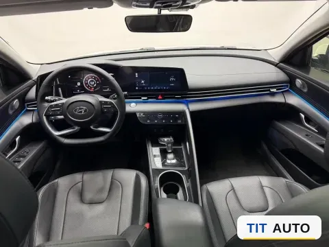2022 Hyundai Elantra 17