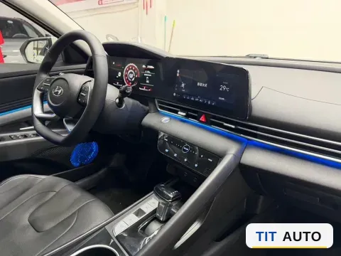 2022 Hyundai Elantra 18