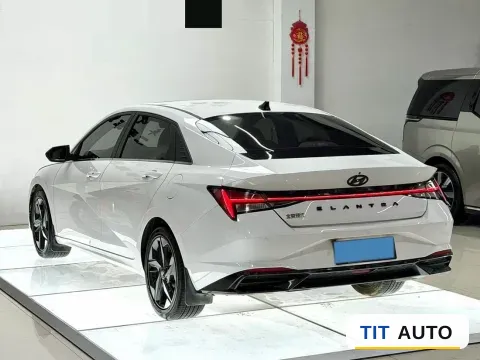 2022 Hyundai Elantra 4