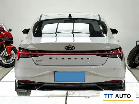 2022 Hyundai Elantra 5