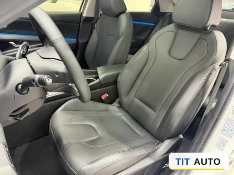 2022 Hyundai Elantra 8