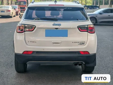 2017 Jeep Compass 8