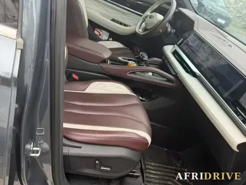2021 Geely Monjaro 4