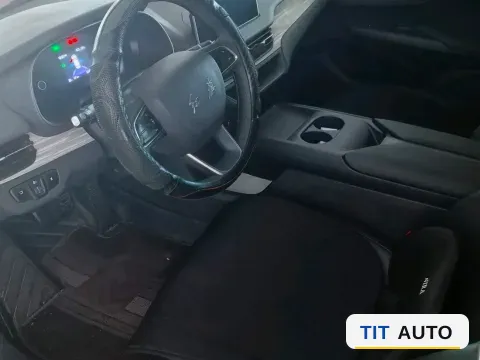 2025 HongQi E-QM5 5