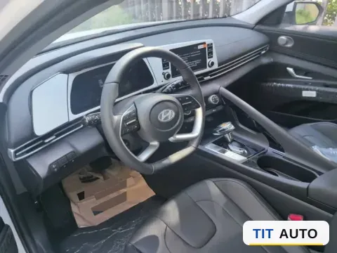 2023 Hyundai Elantra 3