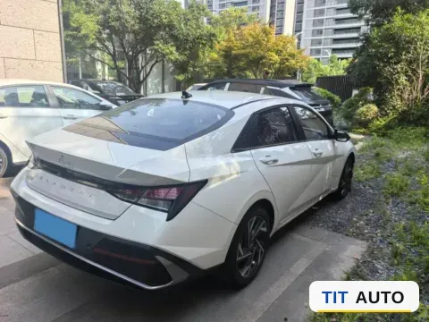 2023 Hyundai Elantra 5