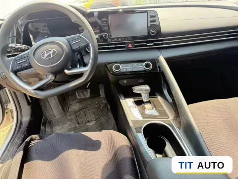 2023 Hyundai Elantra 3