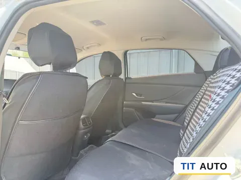 2023 Hyundai Elantra 4
