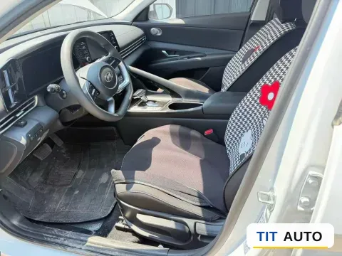 2023 Hyundai Elantra 5