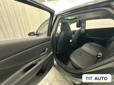 2023 Hyundai Elantra 8