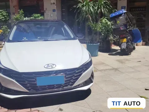 2022 Hyundai Elantra 2