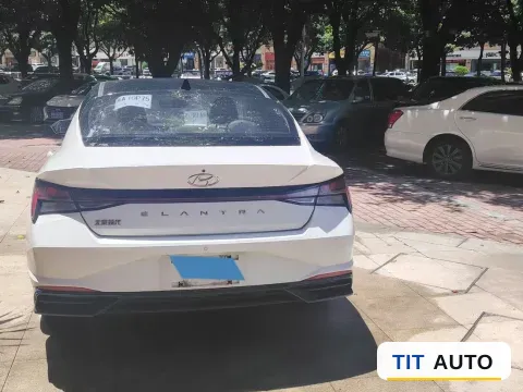 2022 Hyundai Elantra 8