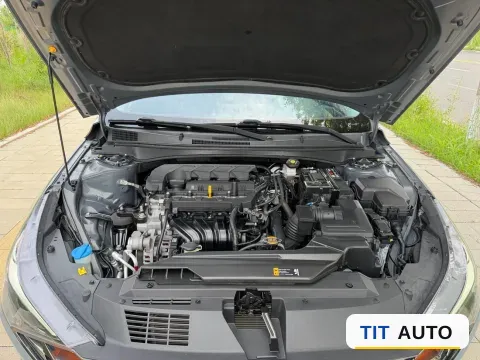 2022 Hyundai Elantra 17