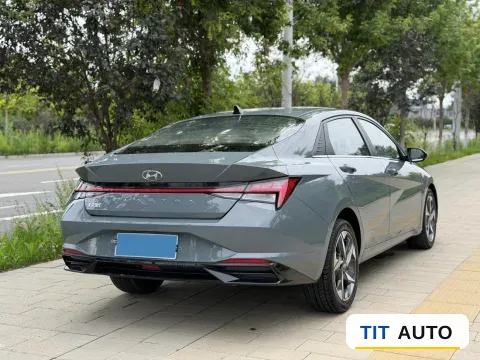 2022 Hyundai Elantra 18
