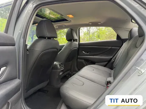 2022 Hyundai Elantra 8