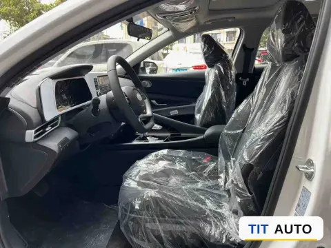 2023 Hyundai Elantra 8