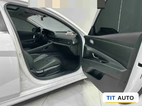 2022 Hyundai Elantra 17
