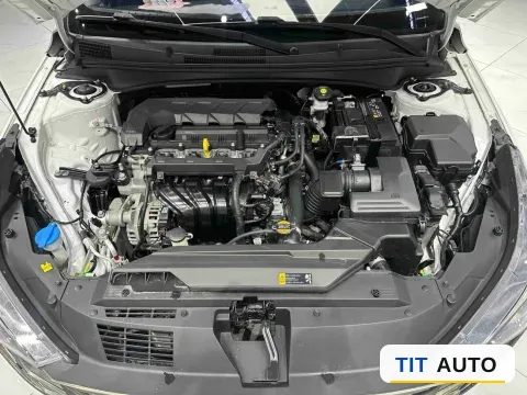 2022 Hyundai Elantra 18