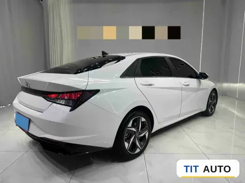 2022 Hyundai Elantra 4