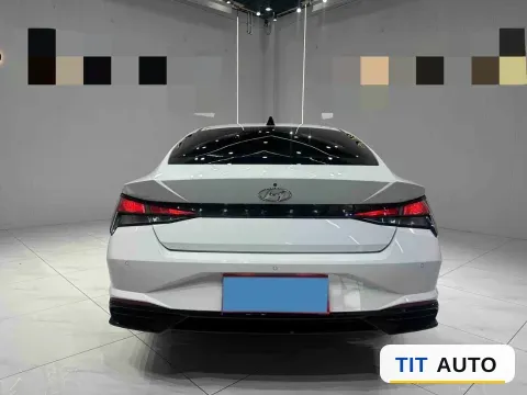 2022 Hyundai Elantra 5