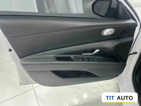 2022 Hyundai Elantra 8