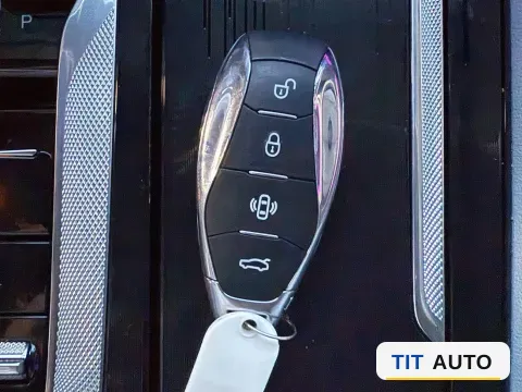 2025 HongQi H5 18