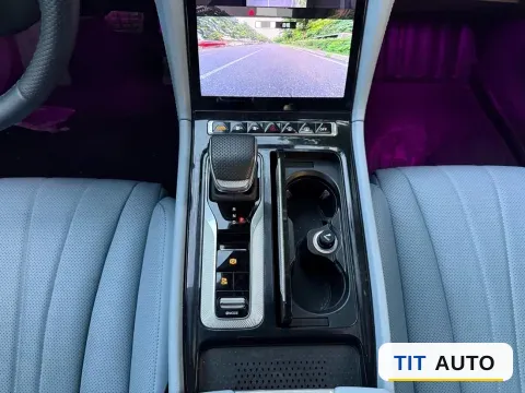 2025 HongQi H5 8