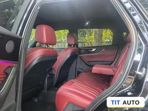 2025 HongQi HS5 4