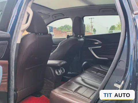 2019 WEY VV7 9
